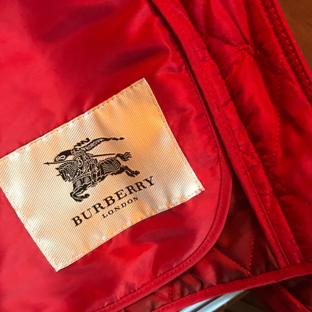 Red crop Burberry jacket - Picture 7 of 8